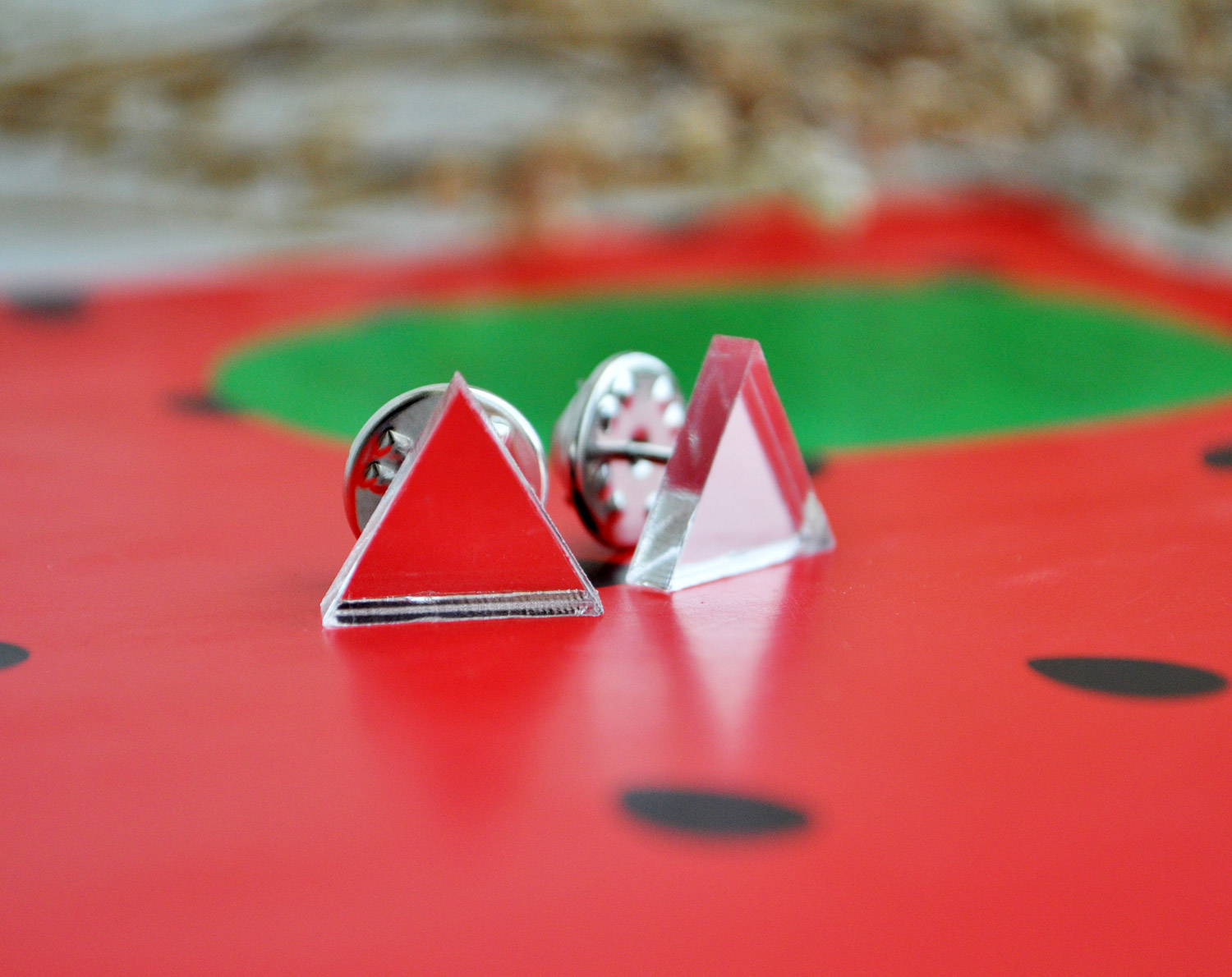 Треугольники - зеркальные броши на воротник рубашки