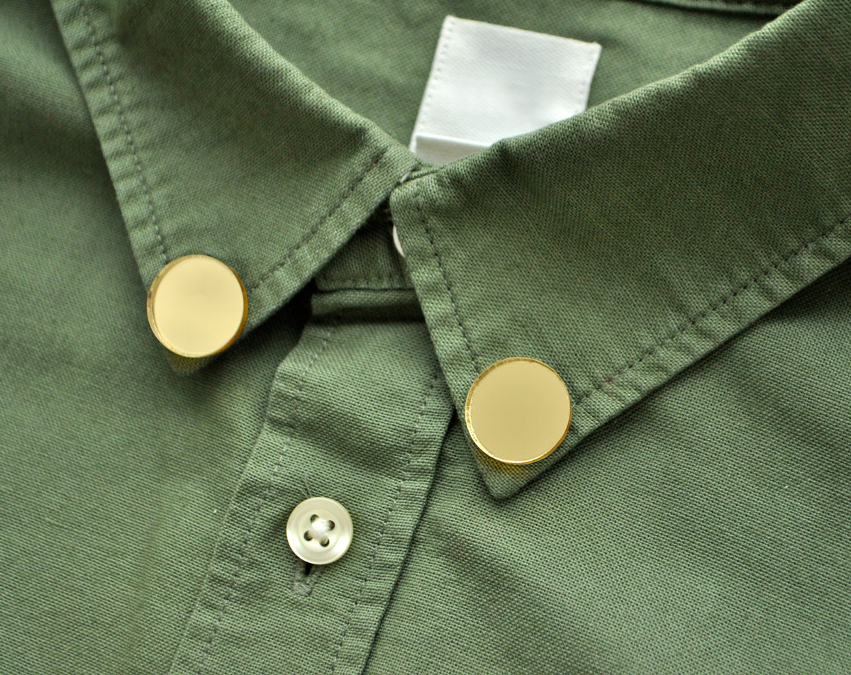 круги - зеркальные броши на воротник рубашки