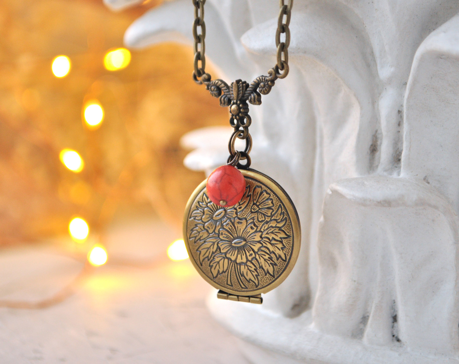 Круглый - медальон на цепочке