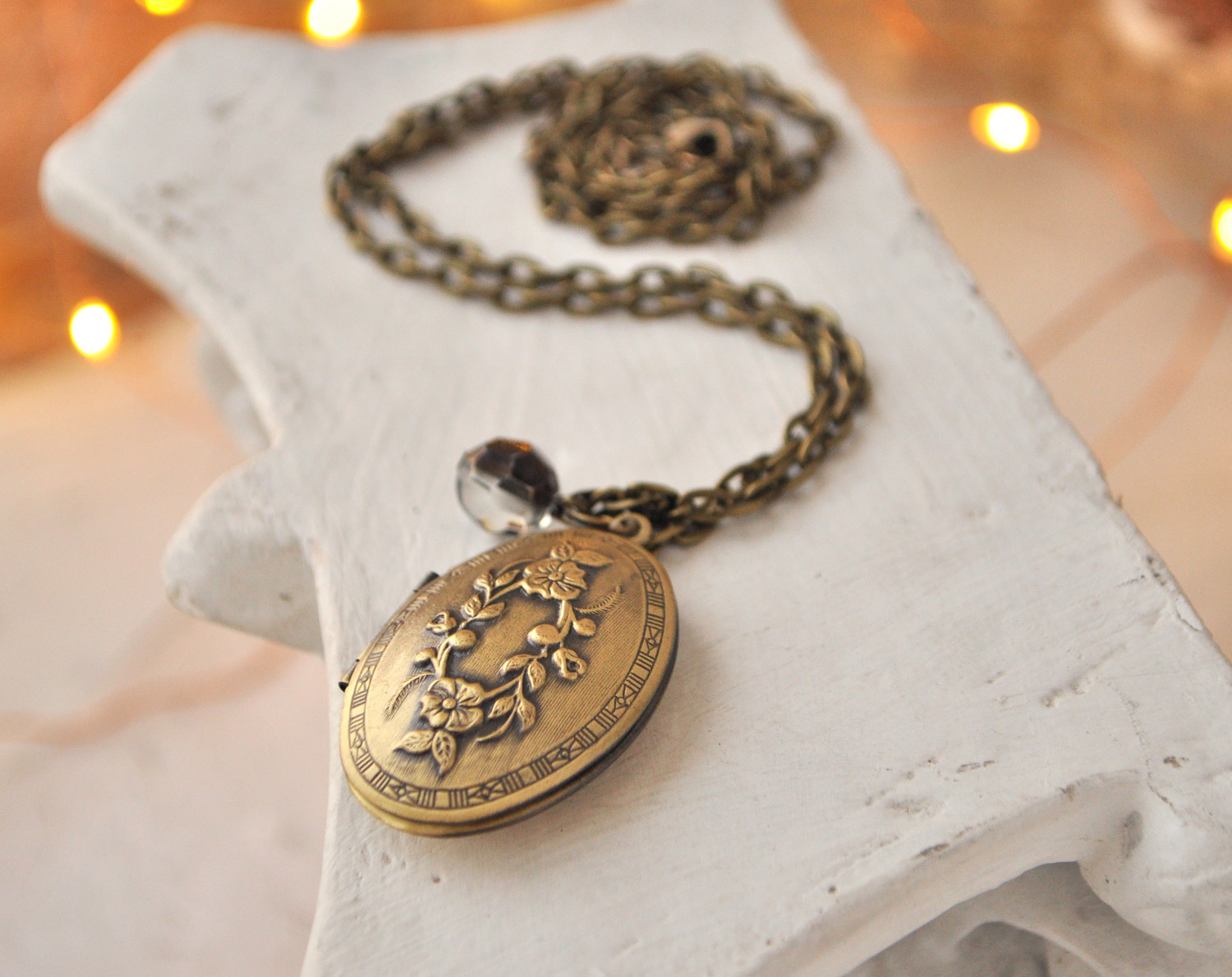 Овальный - медальон на цепочке