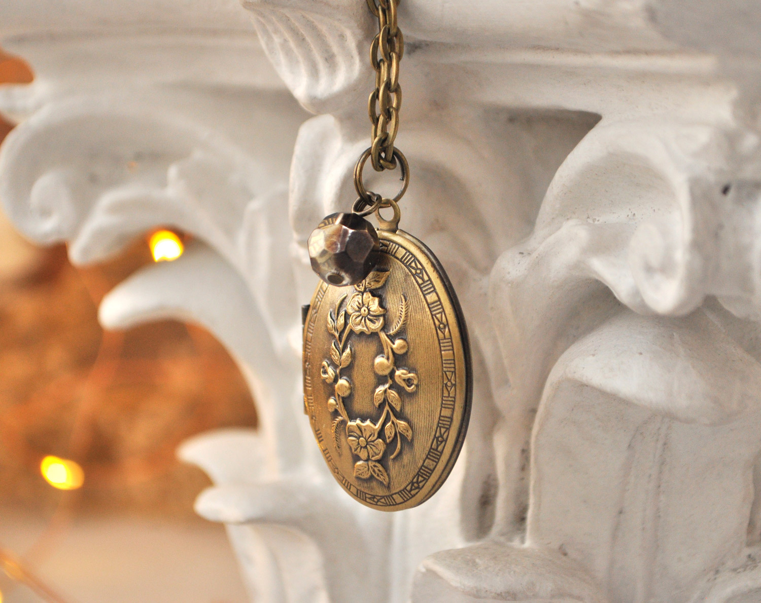 Овальный - медальон на цепочке