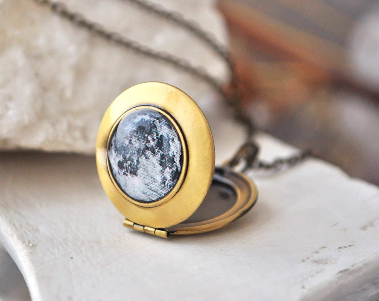 Полная Луна - медальон на цепочке