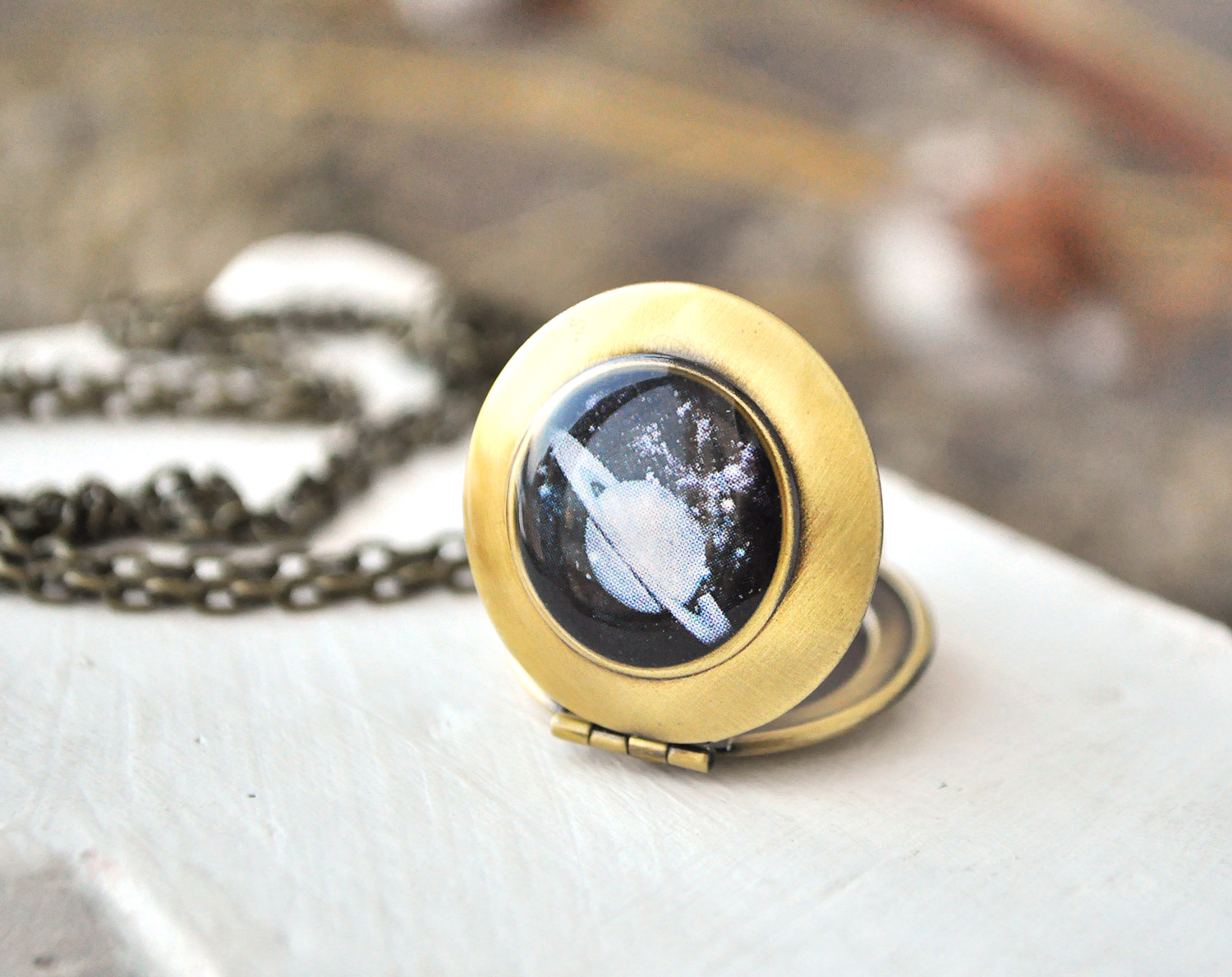 Сатурн - медальон на цепочке