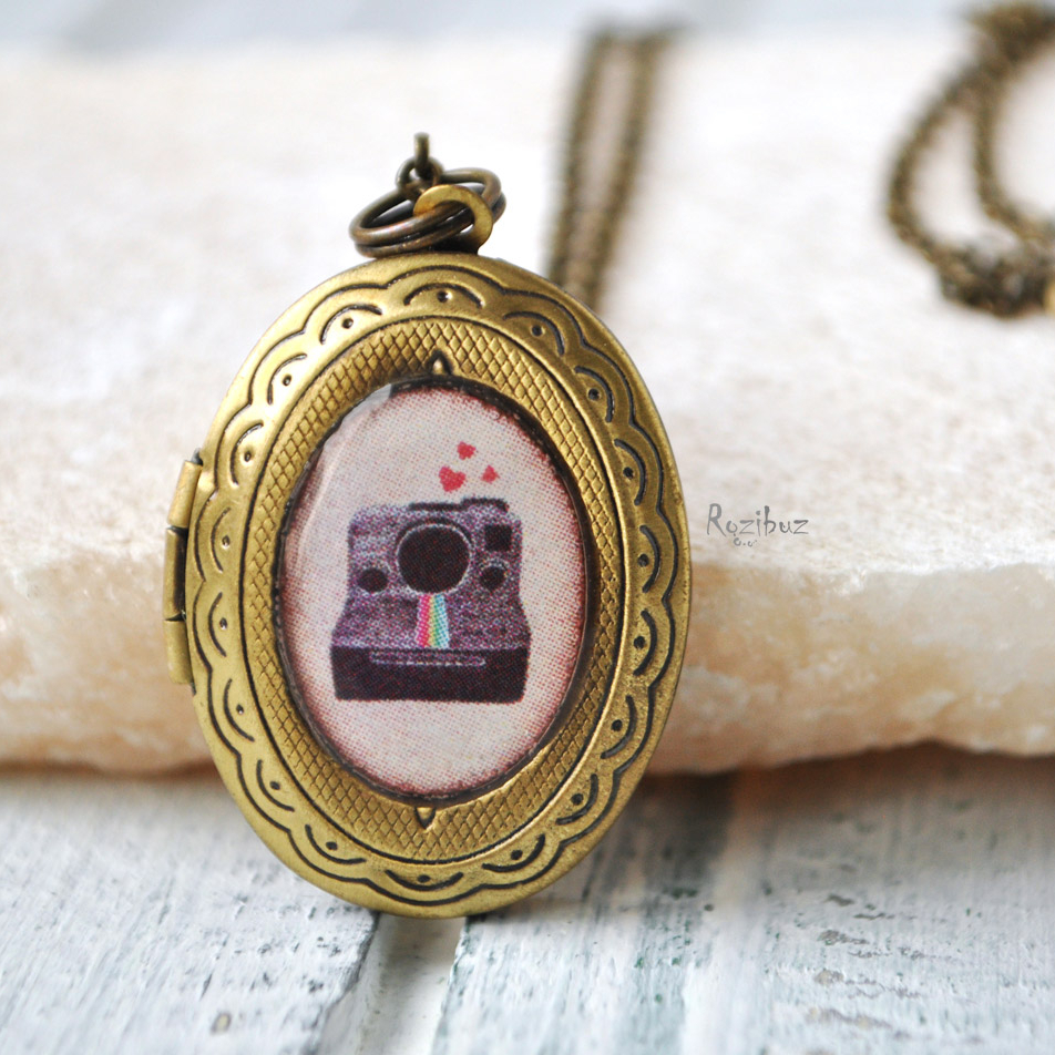 Полароид - медальон на длинной цепочке