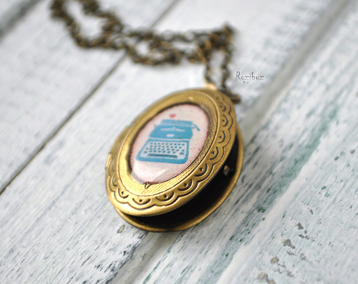 Люблю печатать - медальон на цепочке