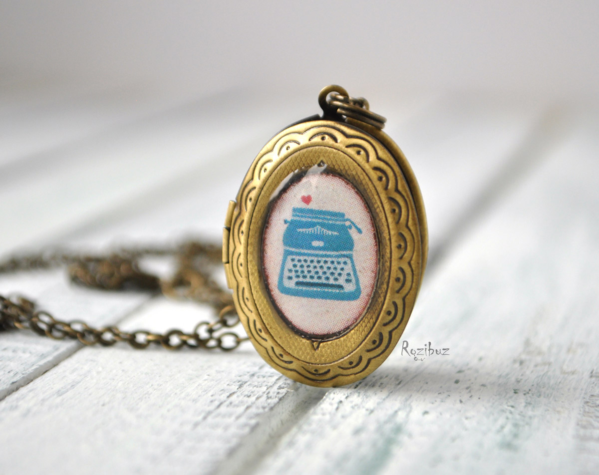 Люблю печатать - медальон на цепочке