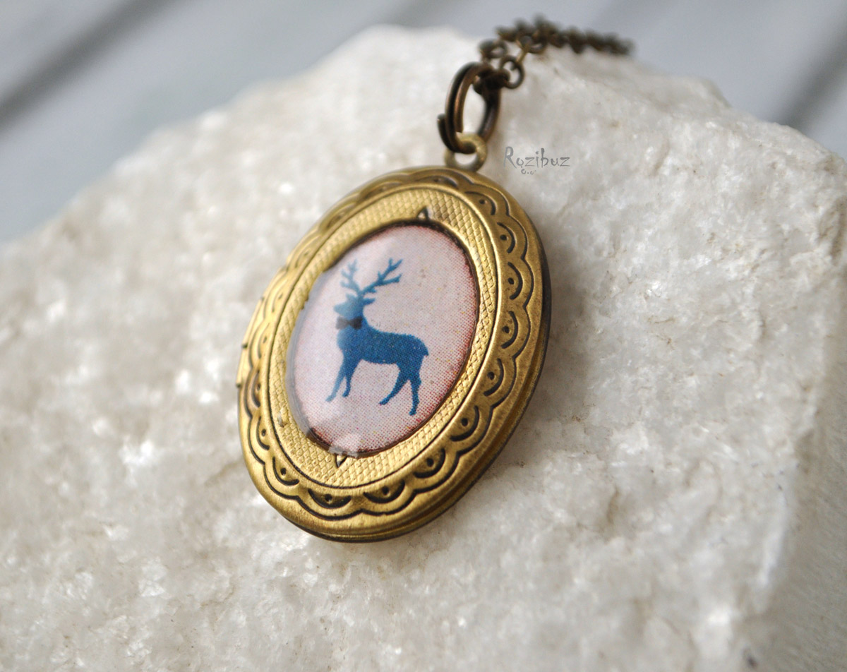 Олень в бабочке - медальон на цепочке