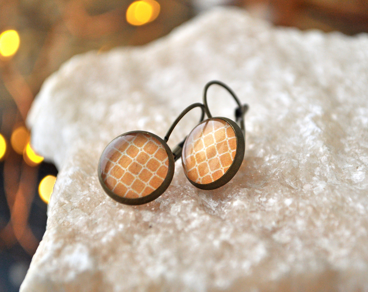 Желтая плитка - серьги в латунной оправе