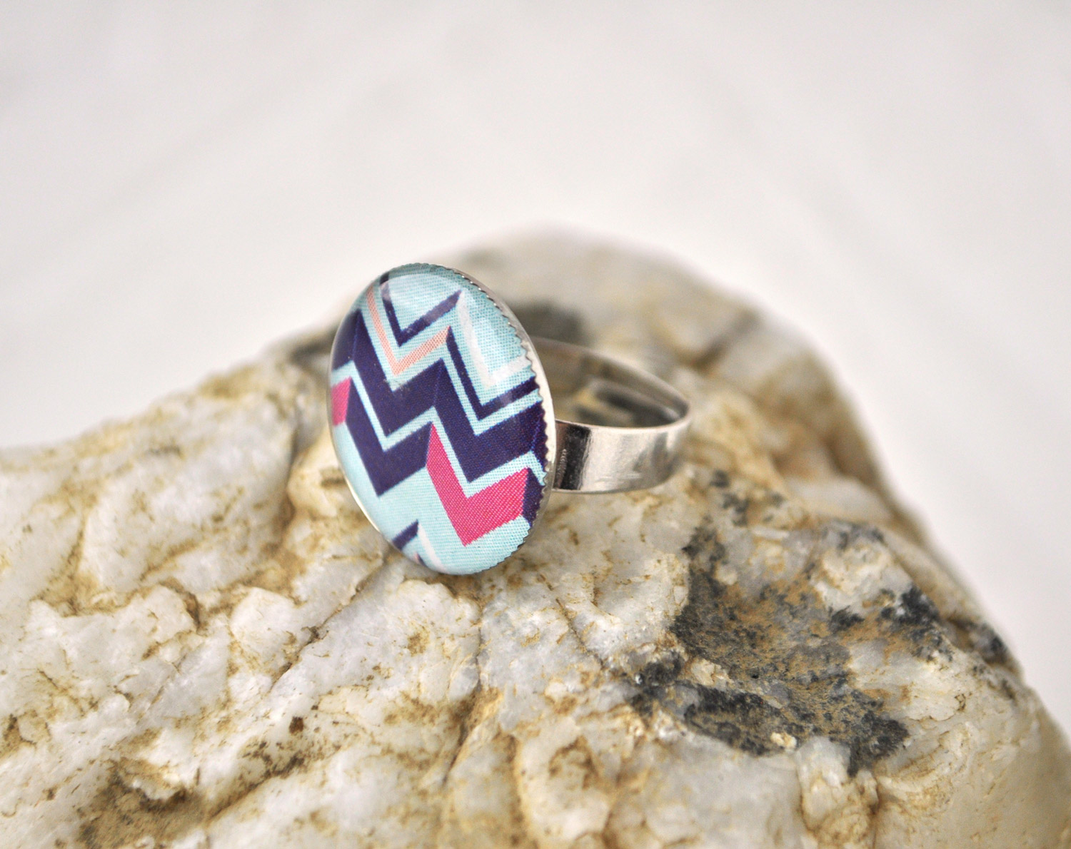 Шеврон - круглое кольцо в металлической оправе
