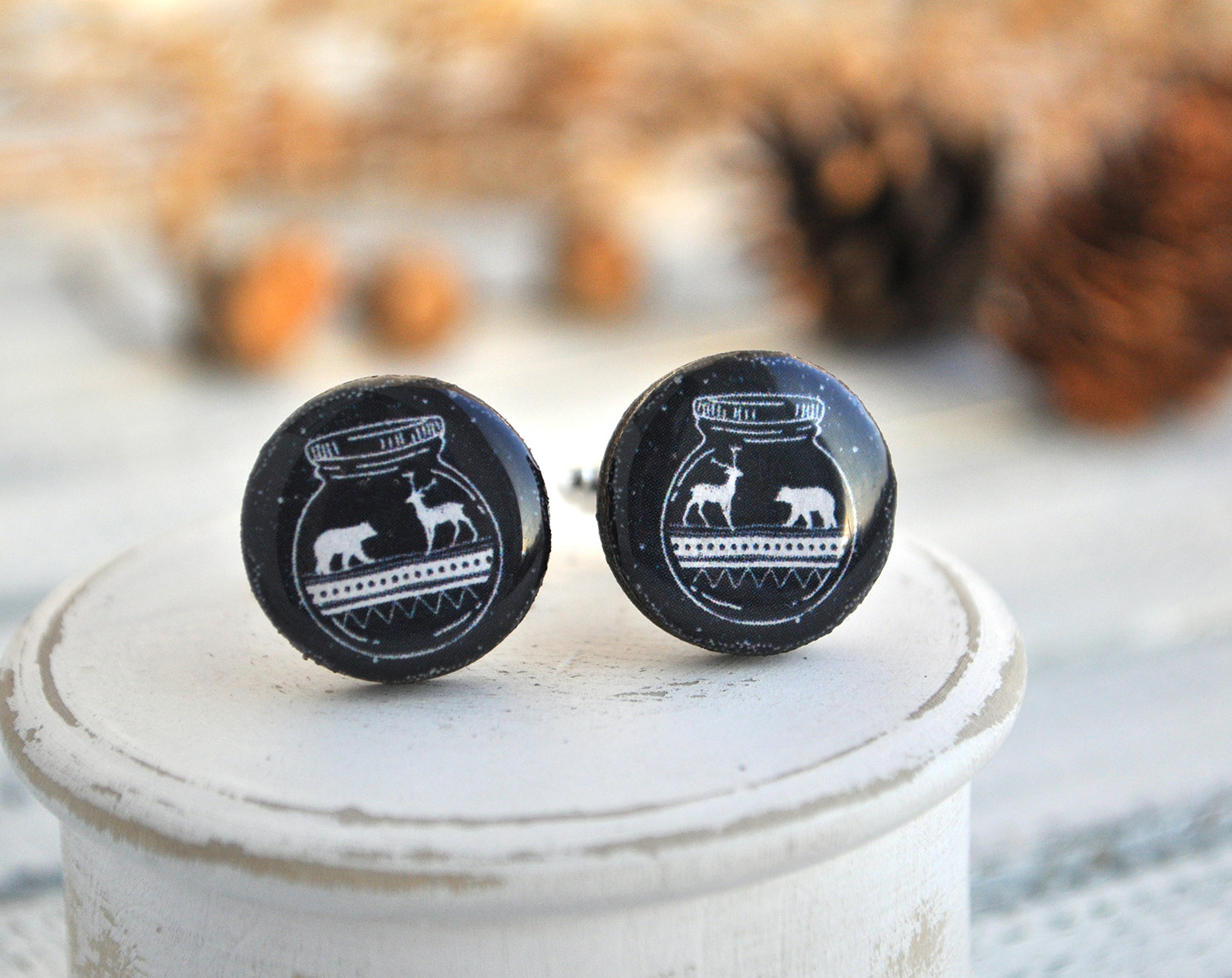 Банка с животными - деревянные запонки