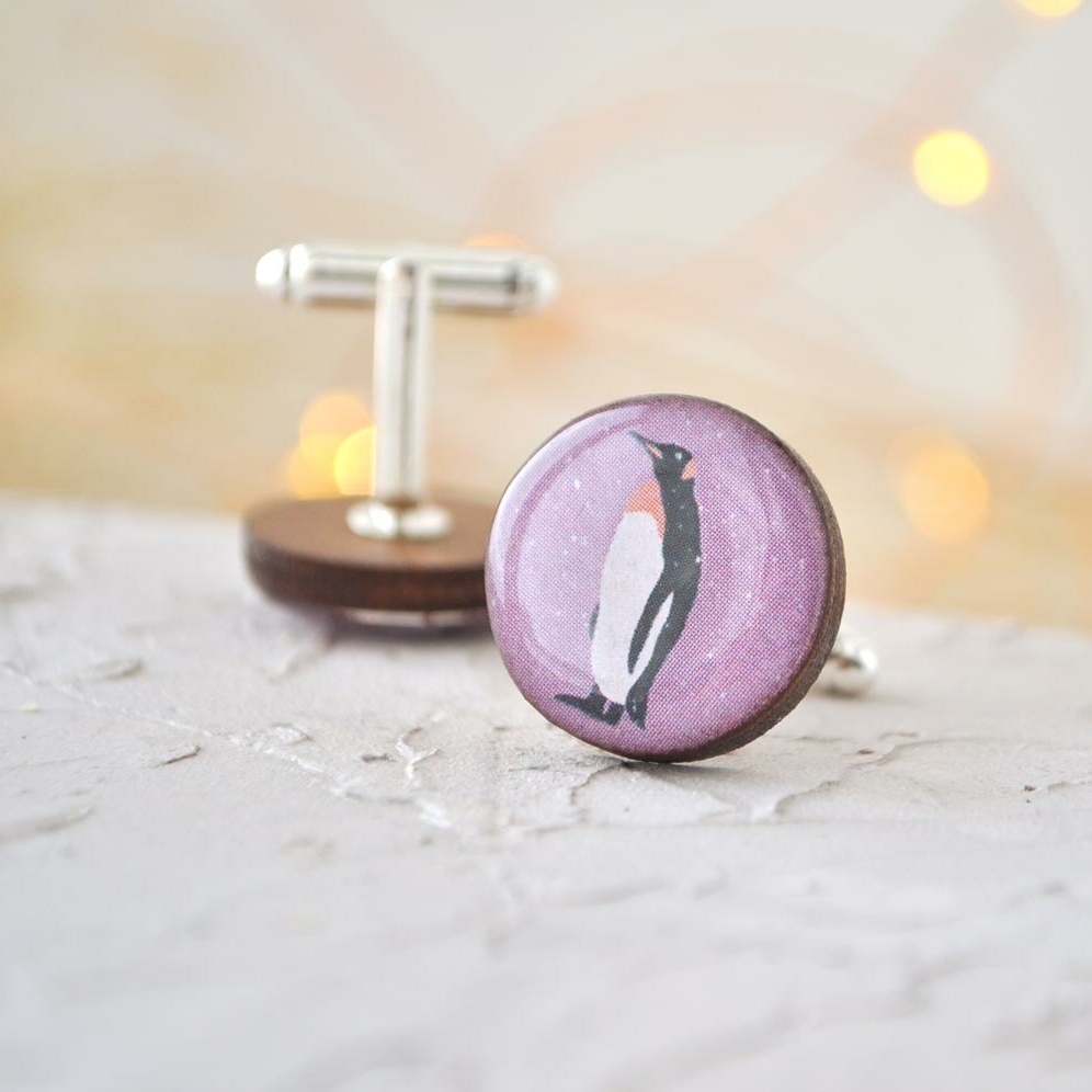 Пингвин на сиреневом - деревянные запонки