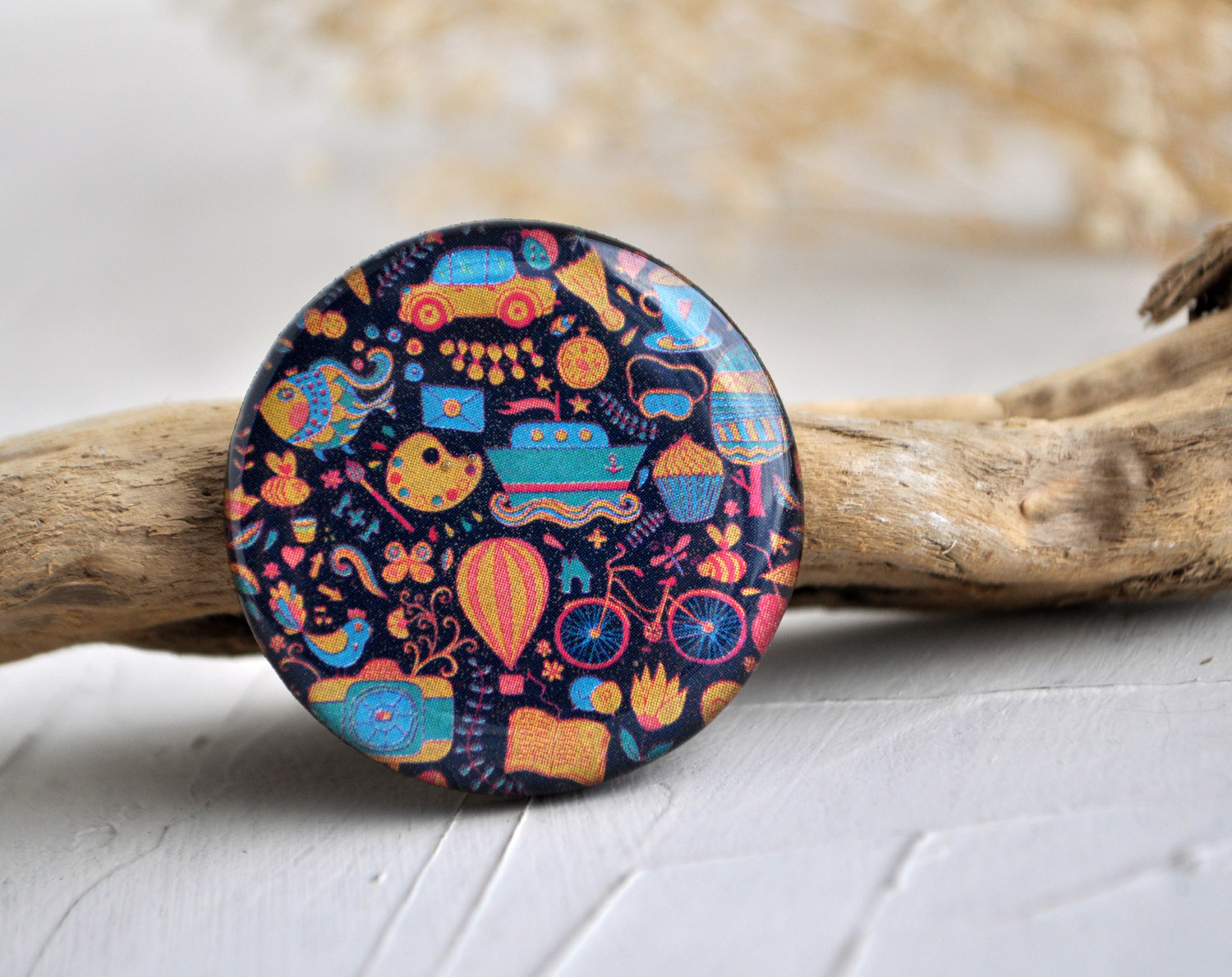 Все что я люблю - брошь деревянная