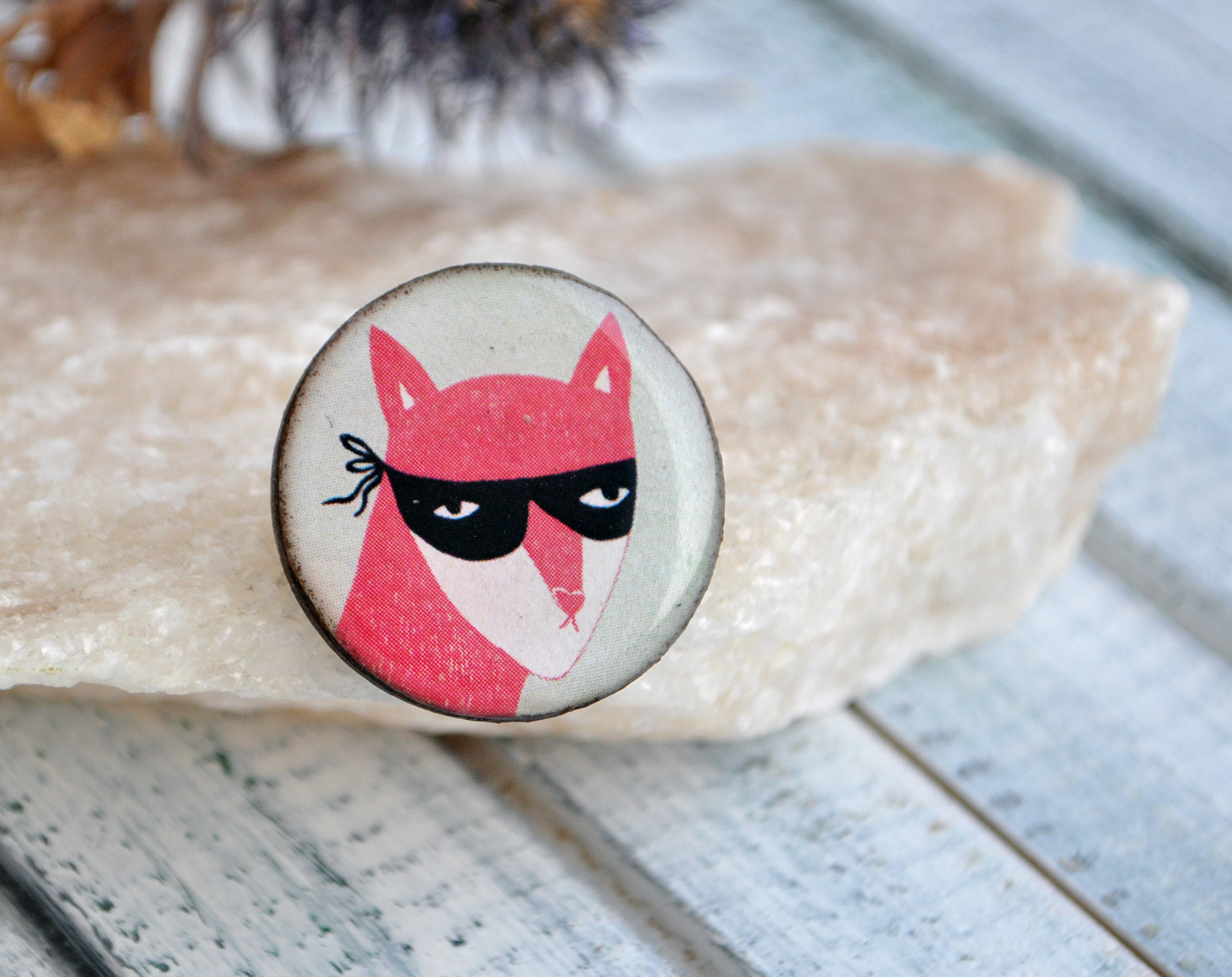 Лис бандит - брошь деревянная