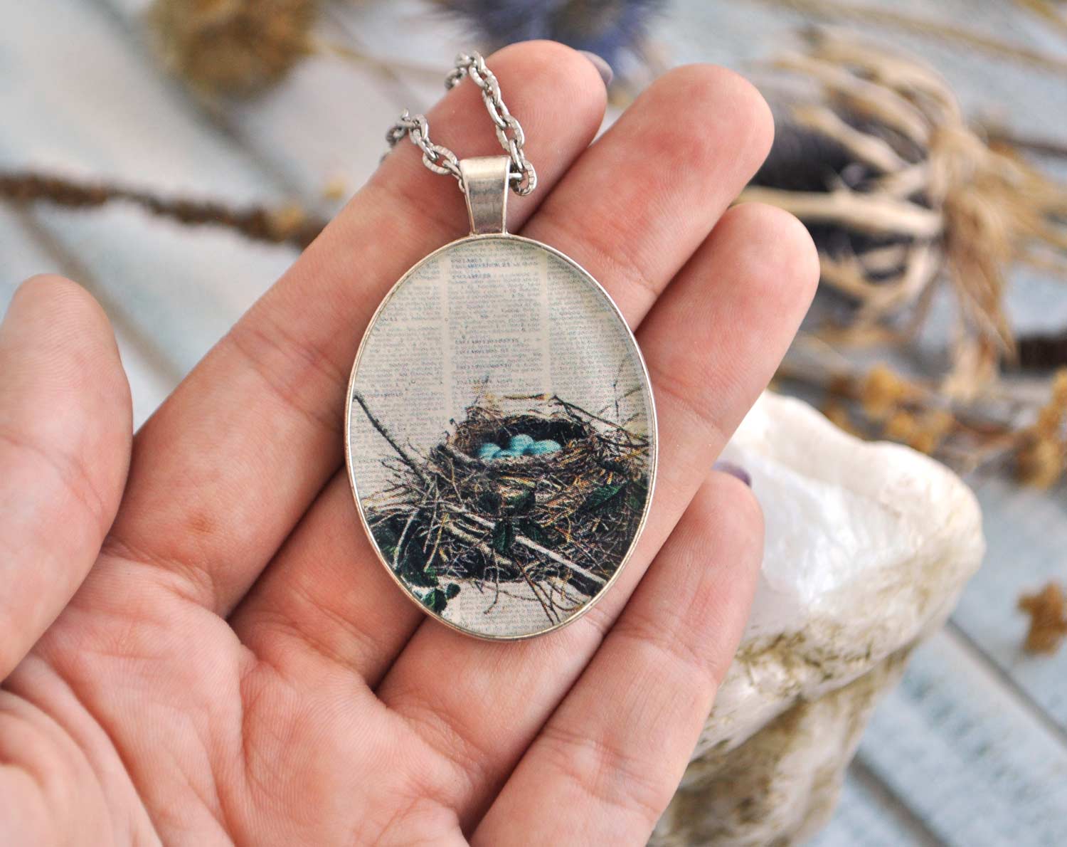 Гнездо - большой винтажный кулон на длинной цепочке