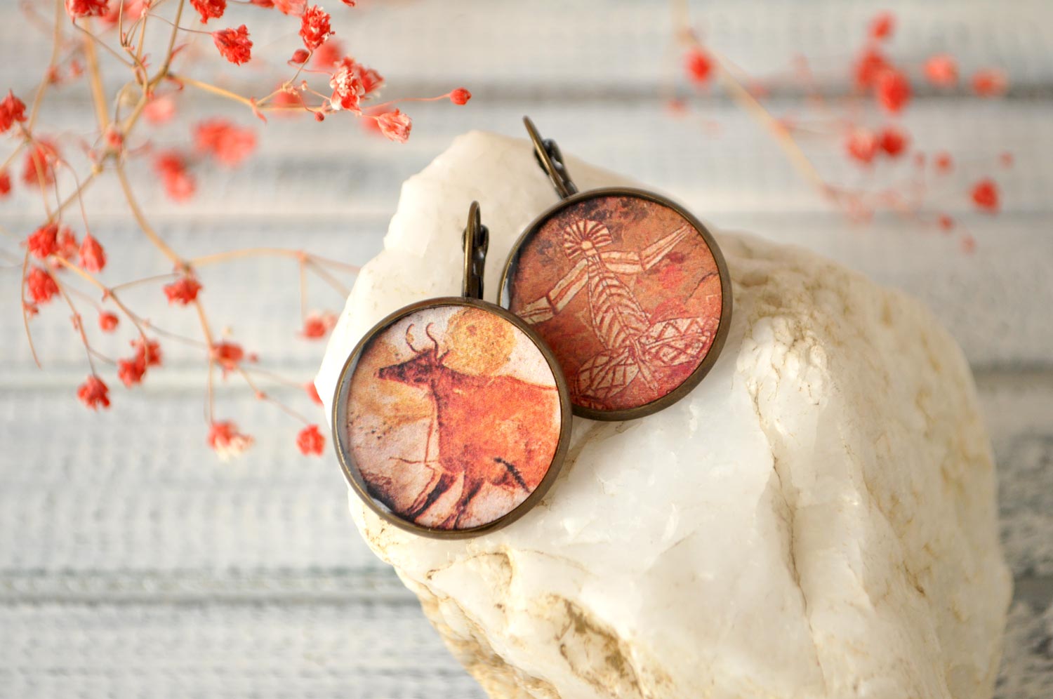 Бык и человек - серьги в латунной оправе