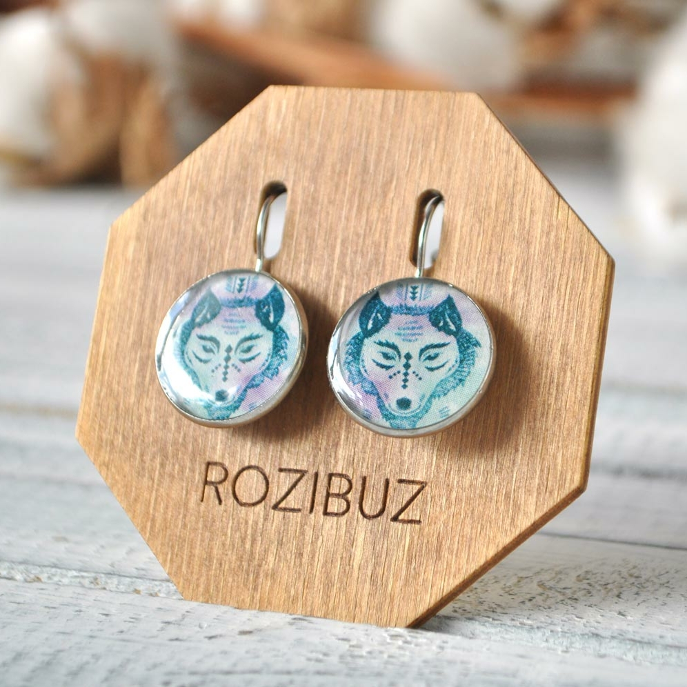 Волк шаман синий - серьги в металлической оправе