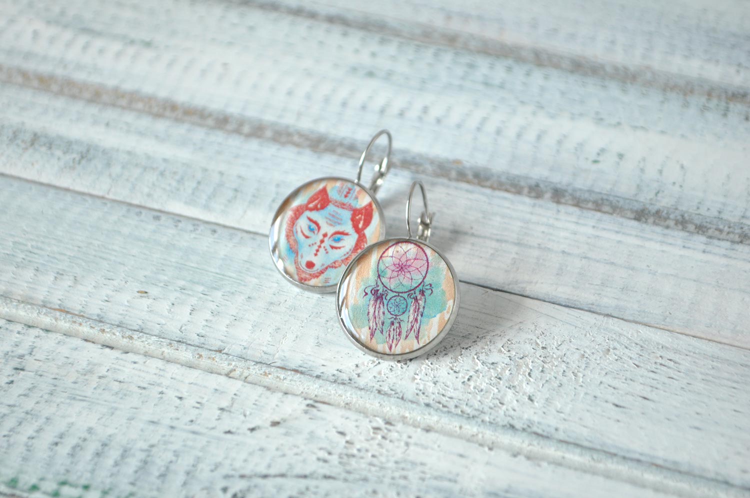 Асимметрия волк и ловец снов - серьги в металлической оправе