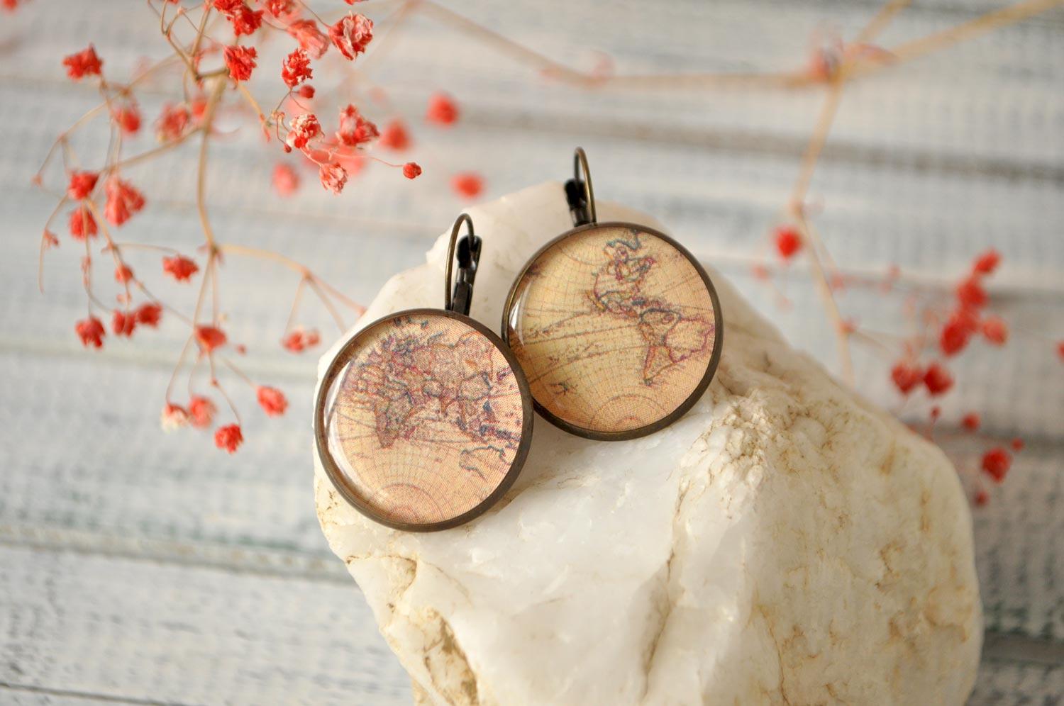 Карта мира - серьги в латунной оправе