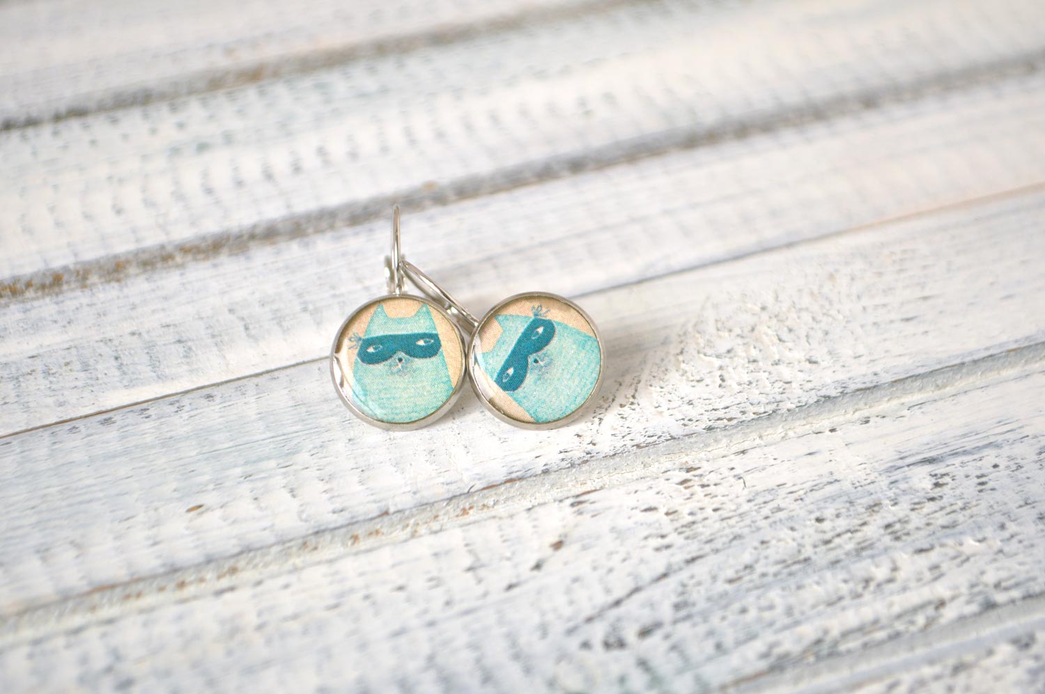 Кот преступник - серьги в металлической оправе