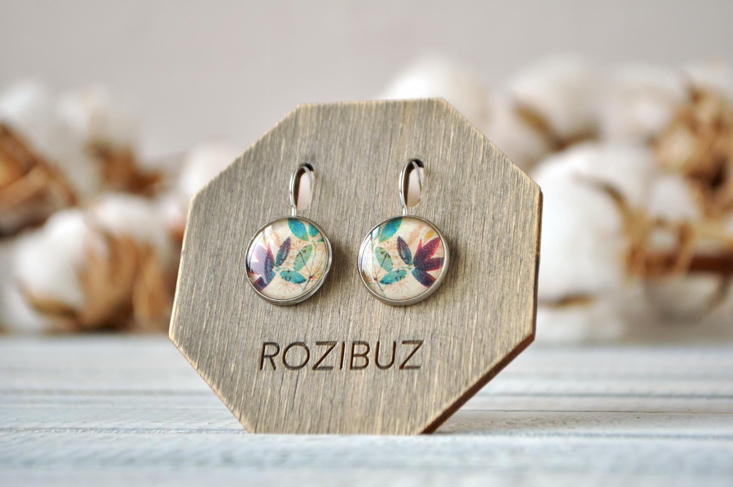 Цветные листочки - серьги в металлической оправе