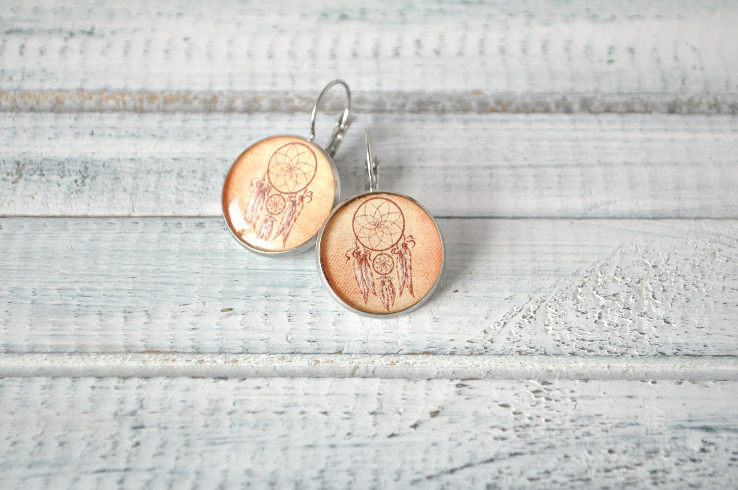 Ловец снов на желтом фоне - серьги в металлической оправе