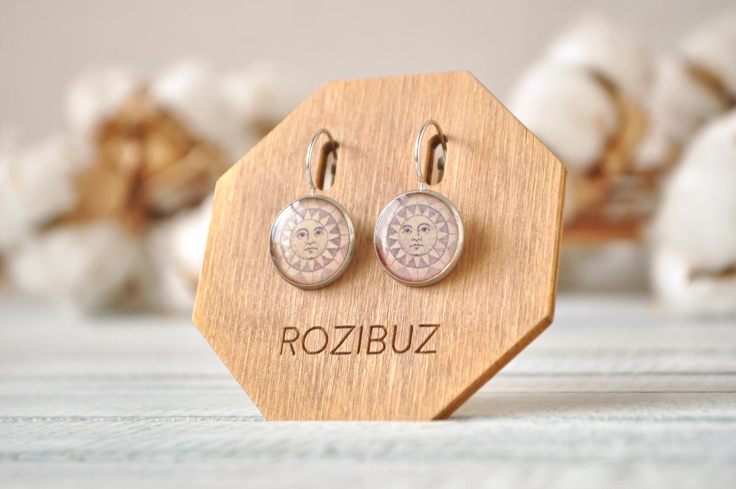 Солнце - серьги в металлической оправе