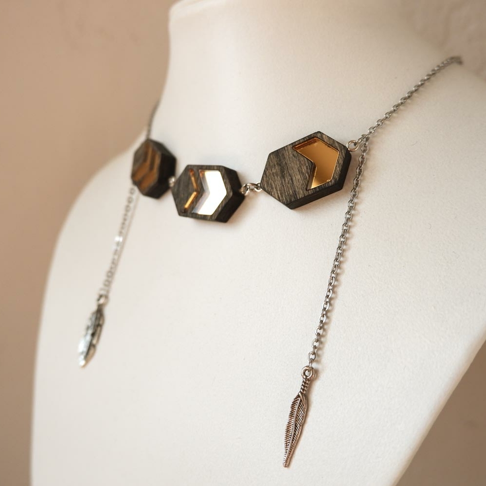 Ожерелье - золотые стрелки с перьями