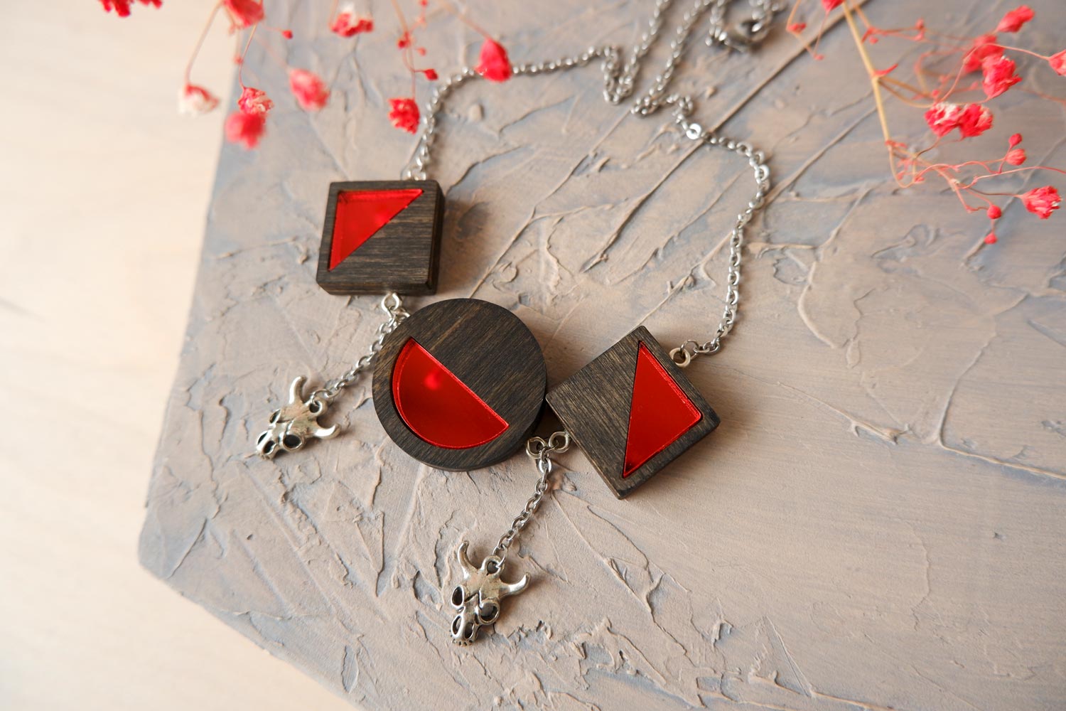 Асимметрия с черепками  - ожерелье