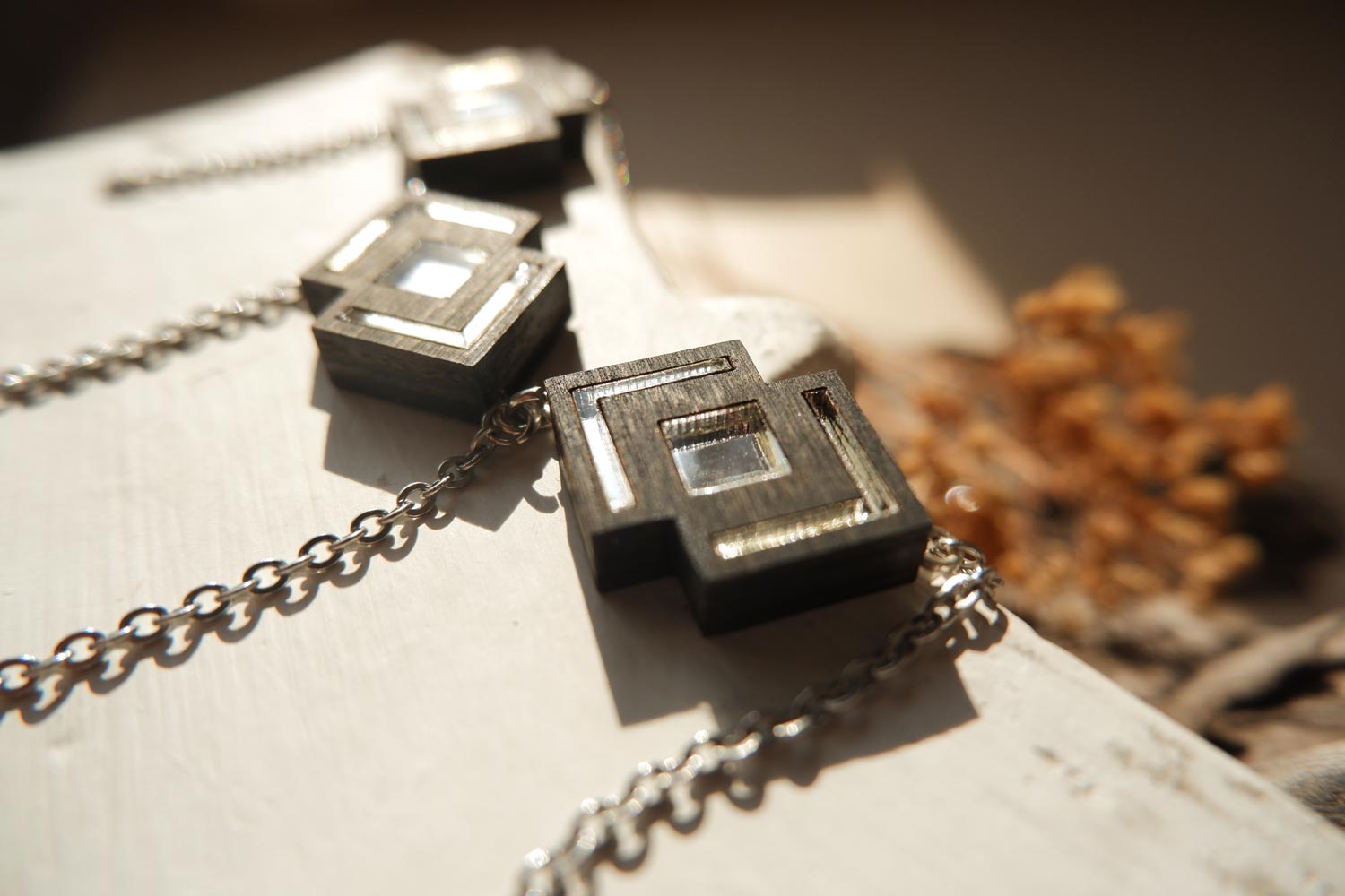 Ромб с стрелочками - ожерелье