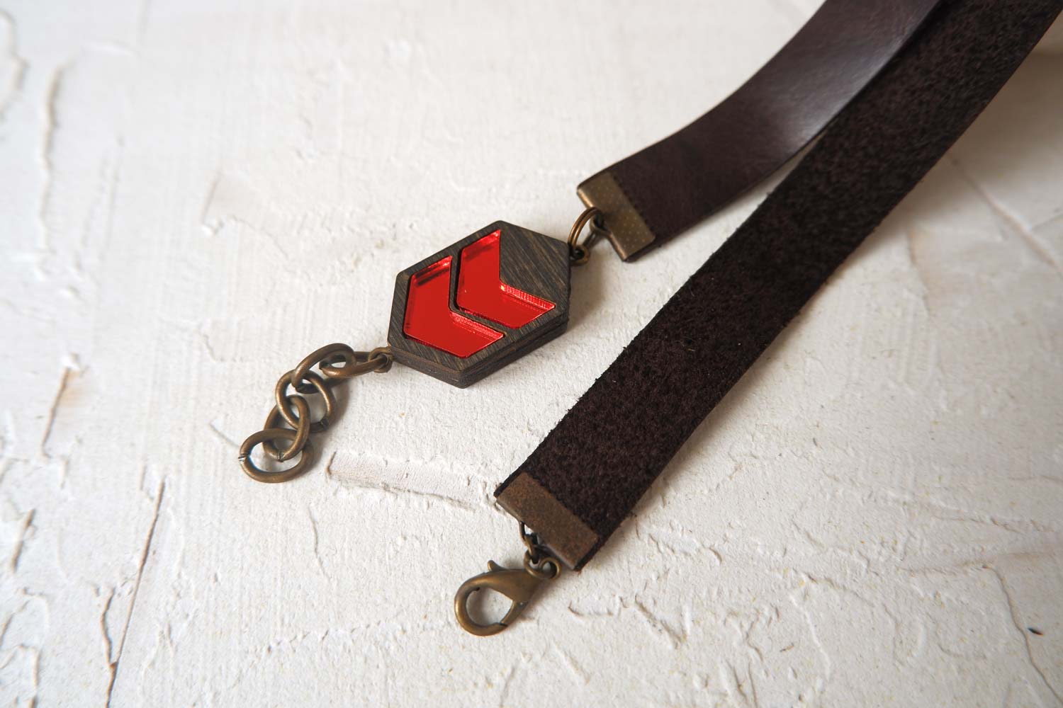 Двойная стрелка - браслет в два оборота на среднем ремешке