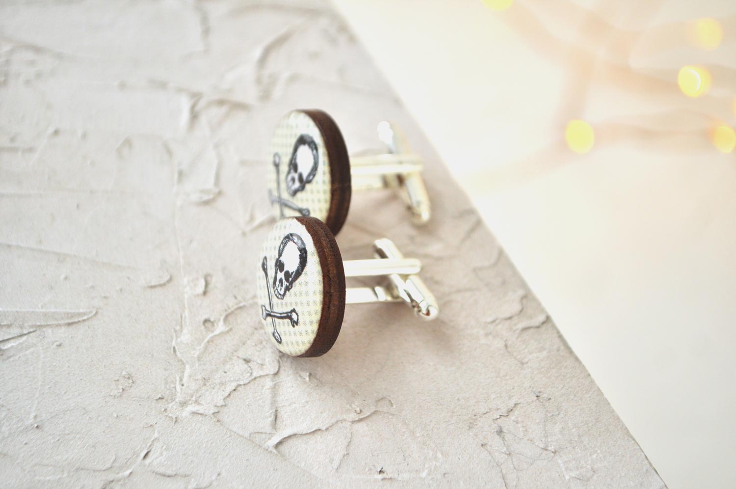 Череп - деревянные запонки