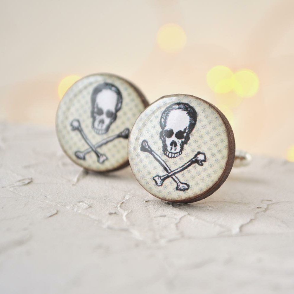 Череп - деревянные запонки