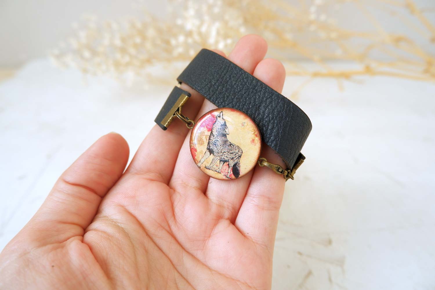 Воющий волк - браслет в два оборота на толстом ремешке