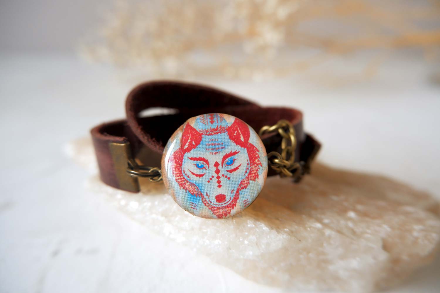 Волк шаман - браслет в два оборота на среднем ремешке