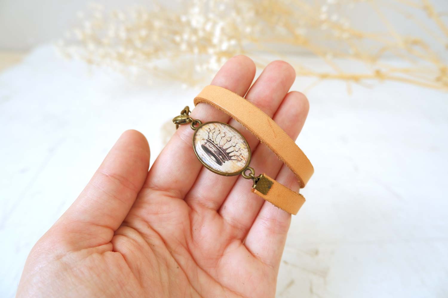 Корона - браслет в два оборота на тонком ремешке