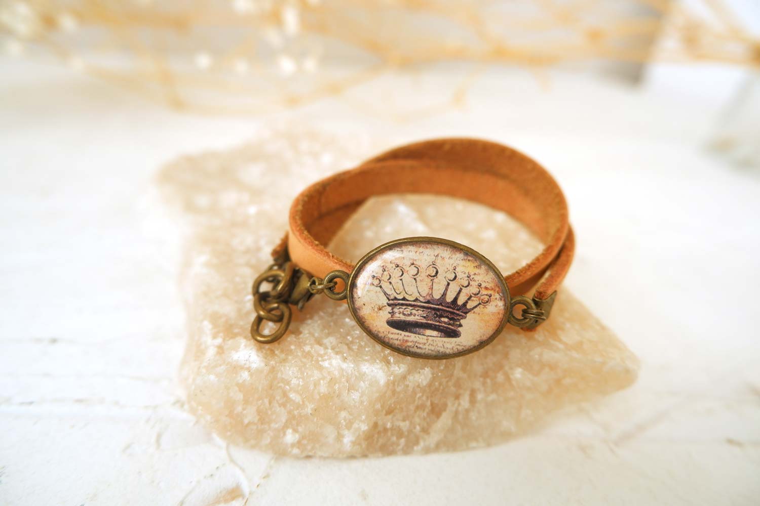 Корона - браслет в два оборота на тонком ремешке