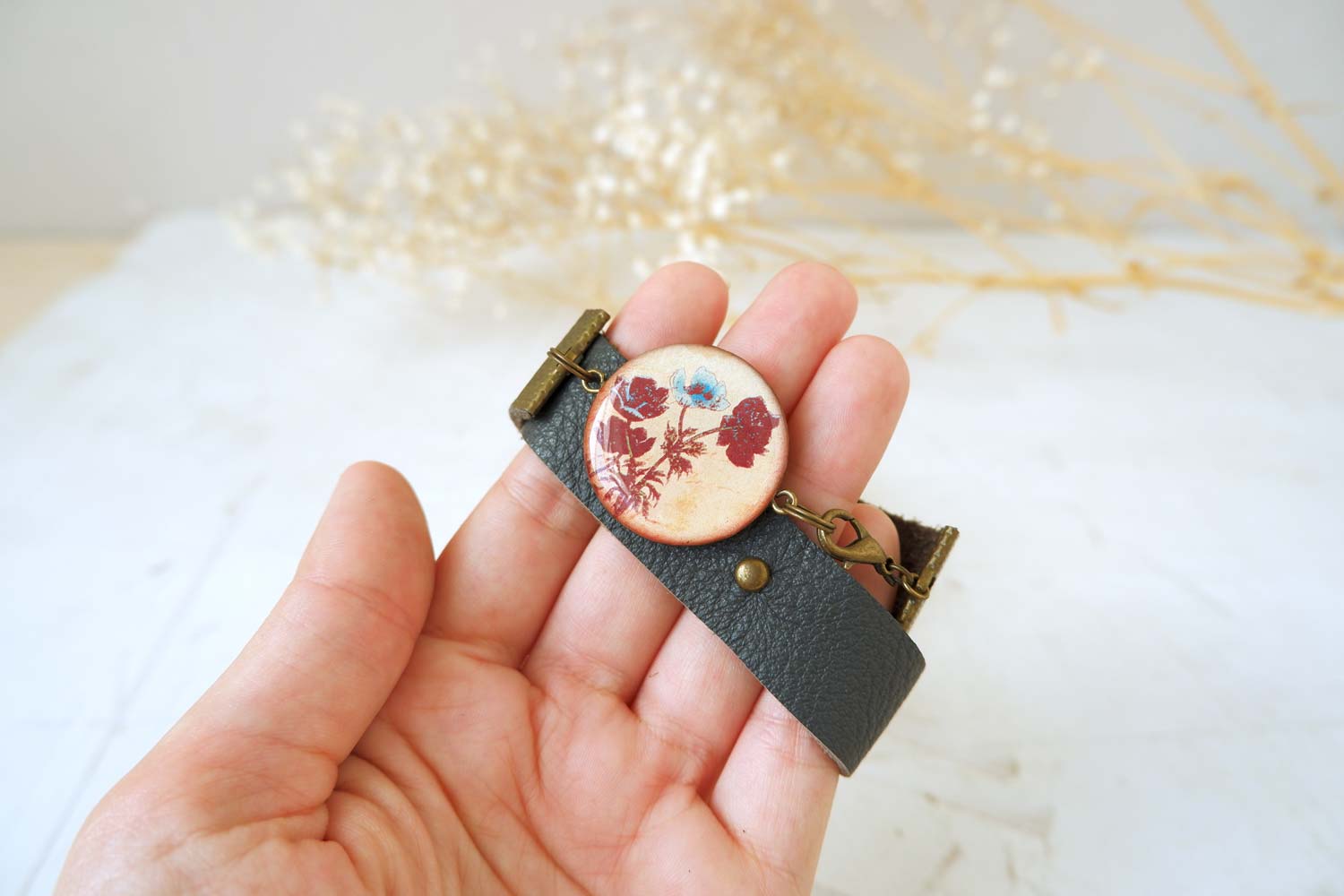 Маки - браслет в два оборота на толстом ремешке