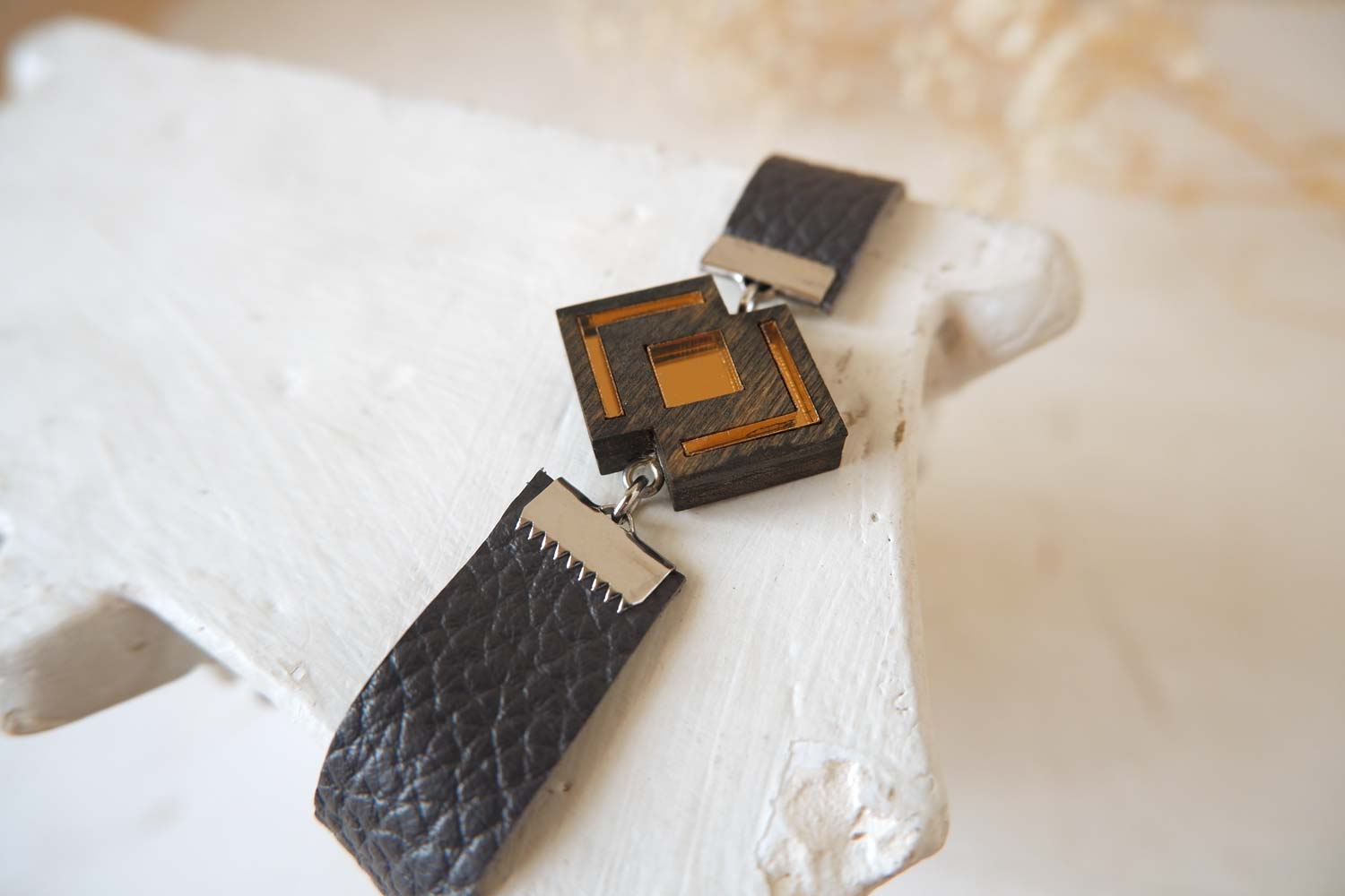 Ромб золотой - кожаный чекер