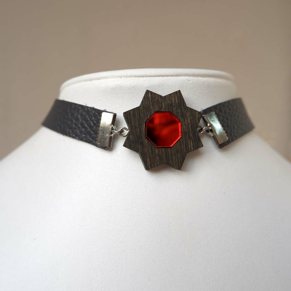 Цветок с красным ядрышком  - кожаный чекер