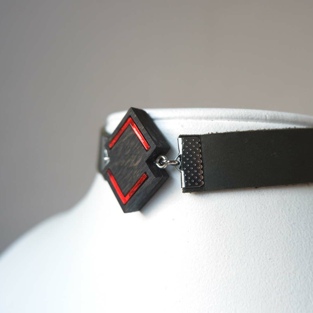 Стрелочки красные - кожаный чекер на зеленом ремешке