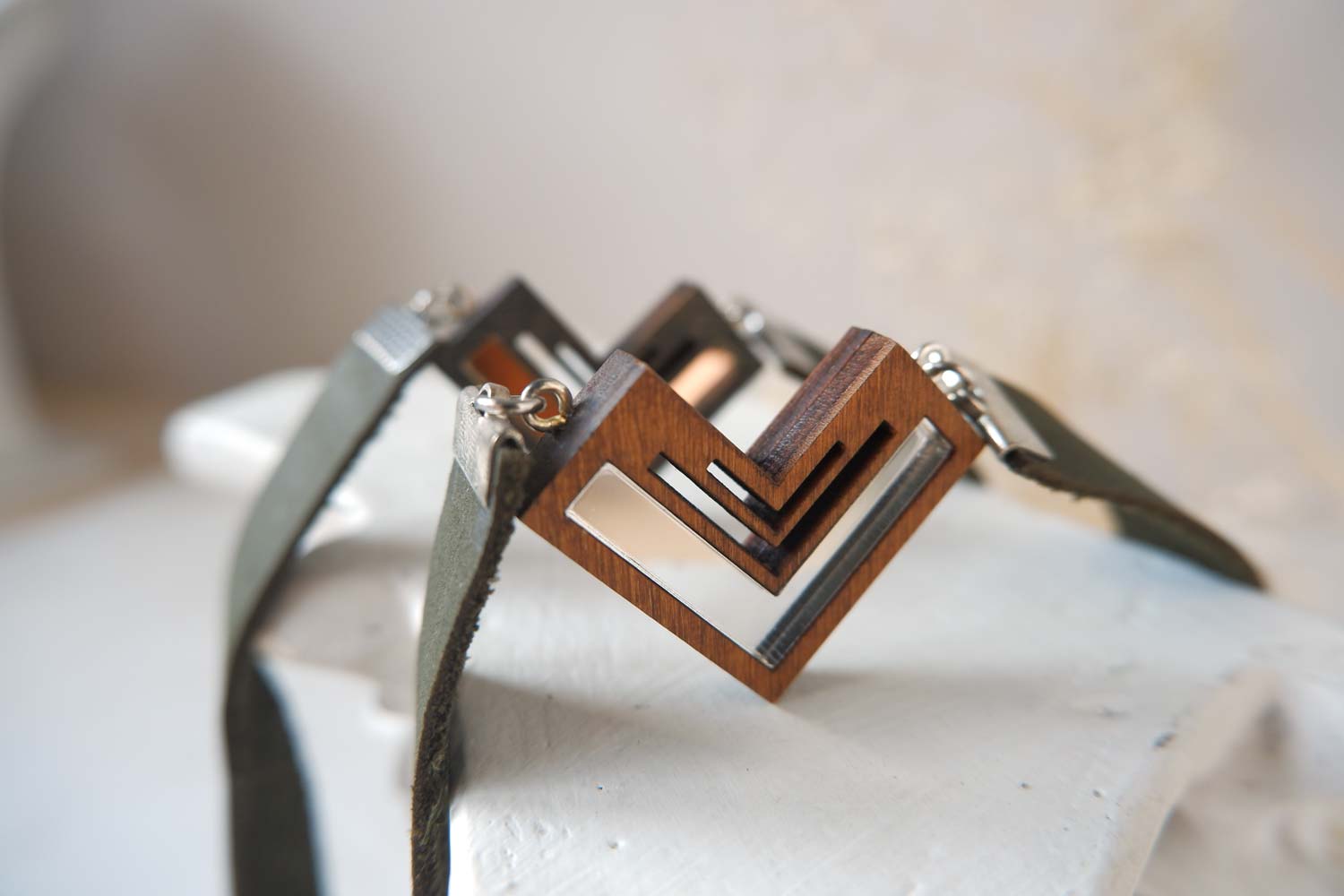 Сердечко - кожаный чекер на зеленом ремешке