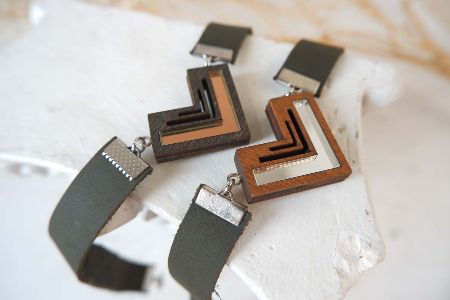 Сердечко - кожаный чекер на зеленом ремешке