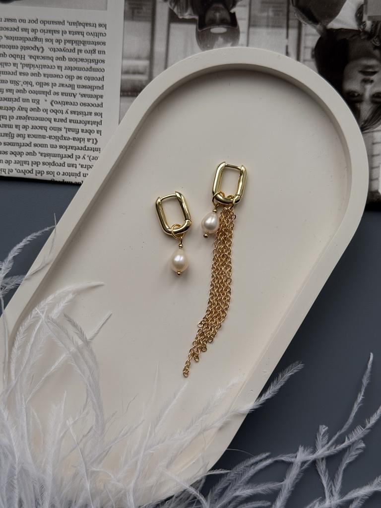 Асимметричные серьги с цепочками и жемчугом (позолота)