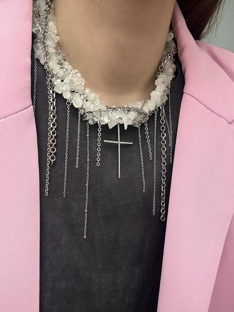 Гранж колье из горного хрусталя и луного камня с крестом (родий)