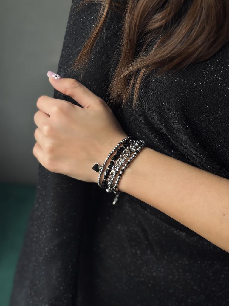 Многорядный браслет с чёрным сердечком (родий)