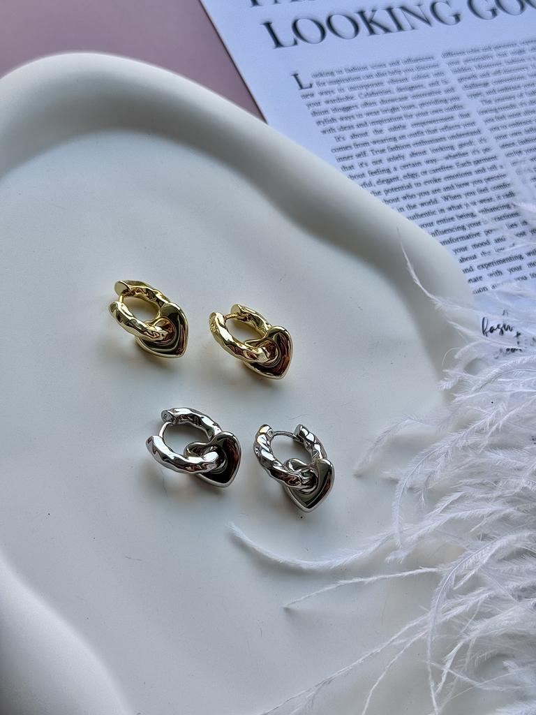 Серьги на мятой основе с сердечками (позолота/родий)