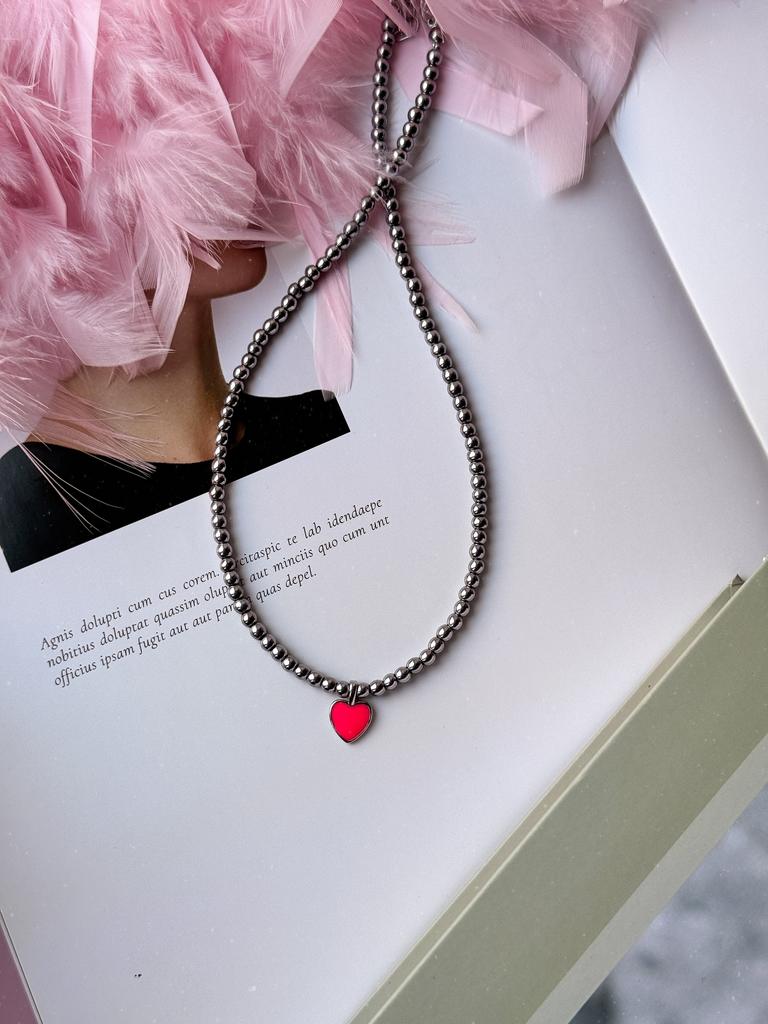 Чокер из гематита с сердцем (родий)