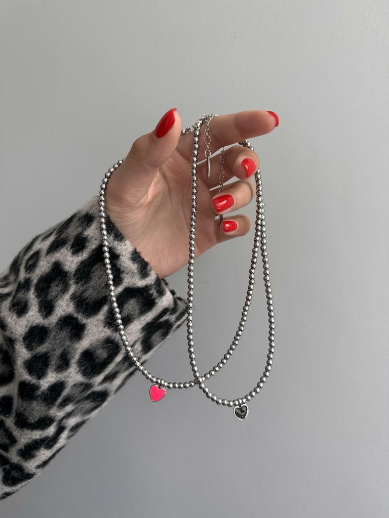 Чокер из гематита с сердцем (родий)