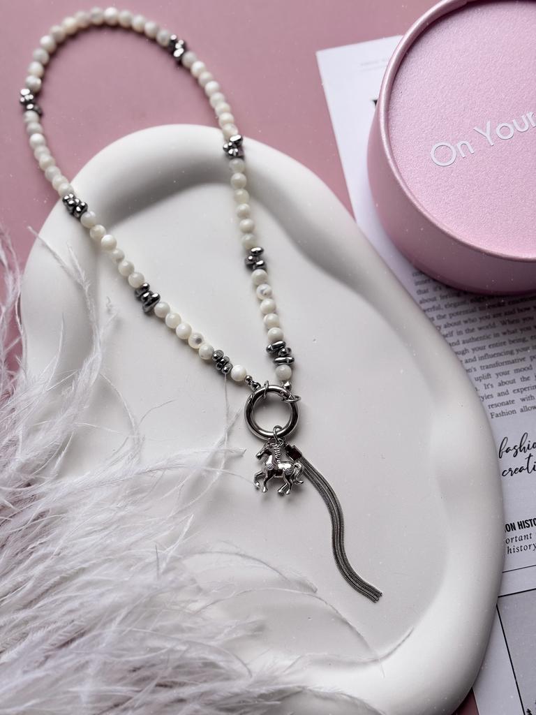 Колье Magic Horse из перламутра (родий)