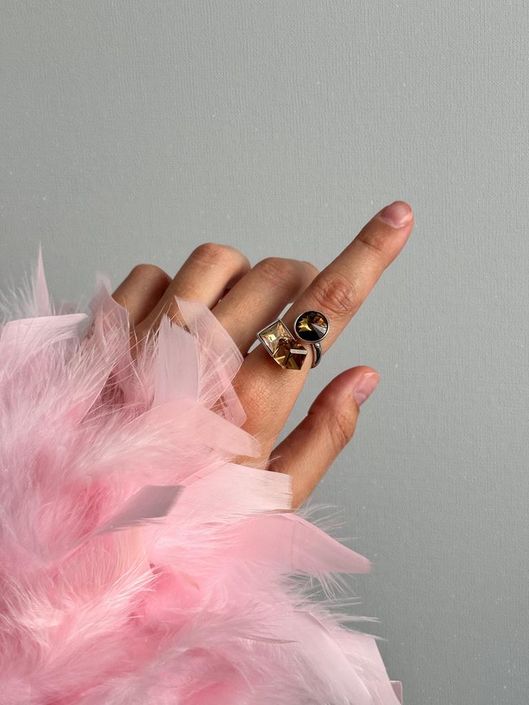 Кольцо с коричневыми кристаллами (родий)